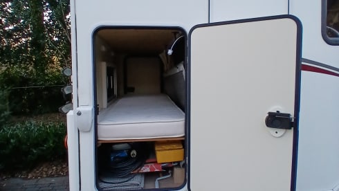 Comfortable, reliable alcove camper
