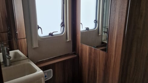 Very complete luxury mobile home ready for flexible travel.