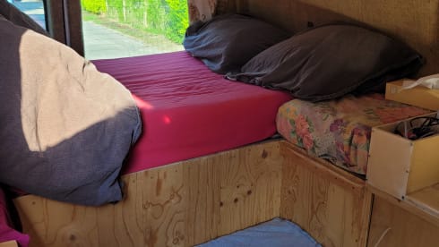 Siggy – 2P Campeur de bus confortable converti hors réseau!