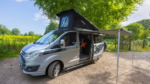 Hulduheim – 4 berth Camper with heating, pop top, awning and wifi