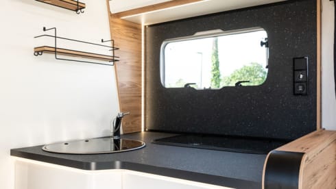 Brand new 4p Bavaria luxury camper, integral automatic, 180 HP, from the end of 2024