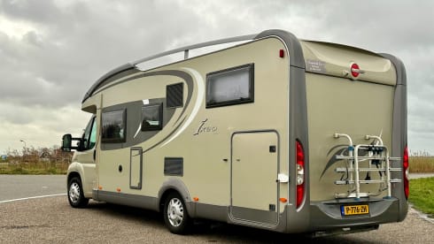 5p Bürstner With single beds and electric fold-down bed