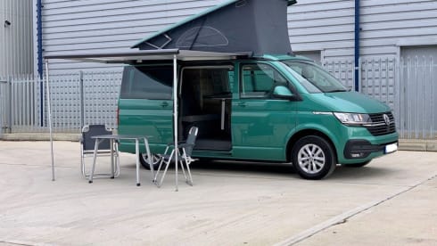 Khaya the Kamper – VW California Coast - Modello 2021 - Verde foglia di alloro.