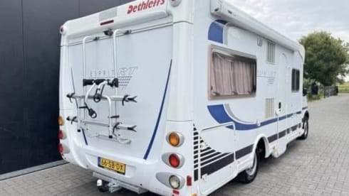 Dethleffs semi-integrated uit 2006 – 4p Dethleffs semi-integrated from 2006