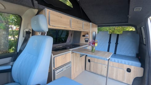 Colin – VW campervan, pop-top 4 berth