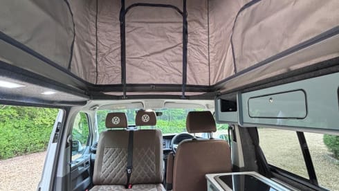 Dame Judy – 4 berth Volkswagen campervan from 2024