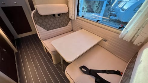 Motorhome to Hire - Rimor Seal 5 - 6 belts 6 berth