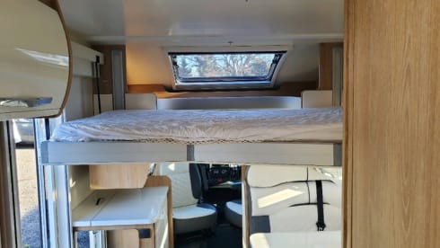 Auto Roller 747 – 2024 Roller Team Auto Roller 747 automatic six berth + six seatbelts 