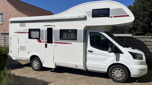 Wolly – 5p Ford alcove from 2019