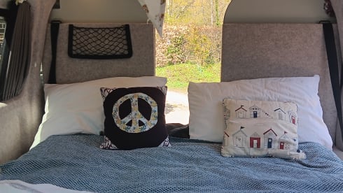 DUSTY – FORD TRANSIT CUSTOM HIGH TOP - UP TO 5 BERTH