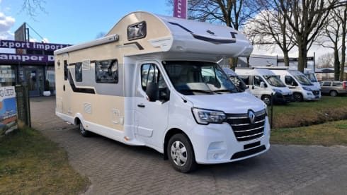 C28 – Zeer luxe 6 pers. Ahorn ,stapelbed, 2x Airco