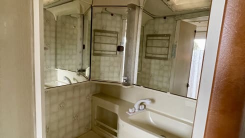 'Pandora' – Off-Grid Motorhome - Petrol & LPG **Fully Comp Insurance Included**