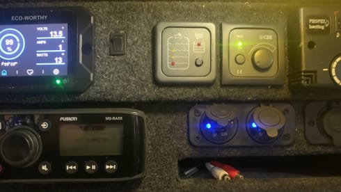 Meteor – 2 berth VW T4 Campervan - *Insurance Included* - 3 miles from INESS AIRPORT