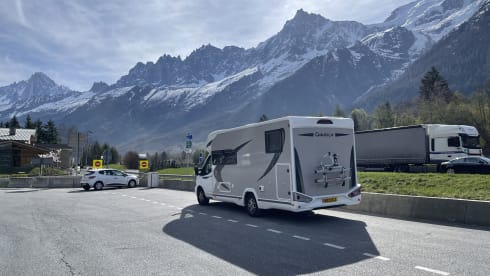 Classy – 2021 LUXURY Chausson Titanium Premium 777GA