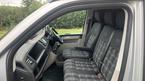 Silver Surfer – VW T6 camper ~ 4 Berth ~ insurance included 