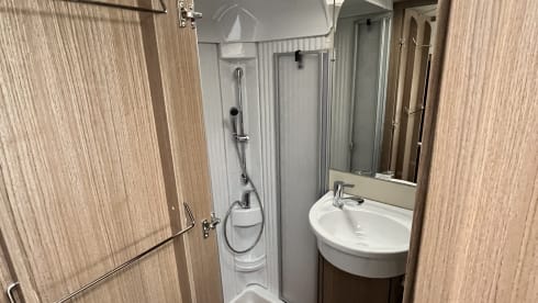 Lousje – Carado 3 4 or 6 person automatic 