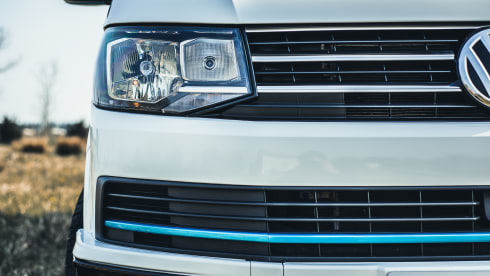 Bob – White & Blue Ormskirk