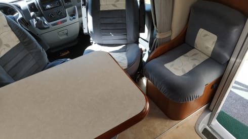 Lovely Camper – Cabinet