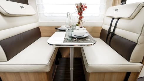 Mc Louis 222 - 7 seats/sleeps - A Perfect Getaway