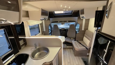 5p Ford bus uit 2024 MClouis CARAT 