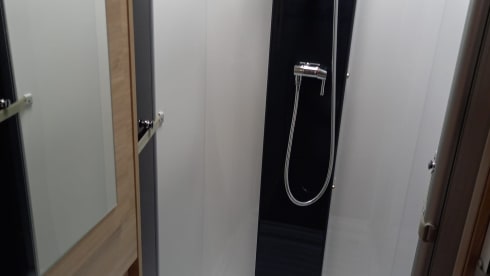 NEU - Luxus Wohnmobil 2P bis 4P