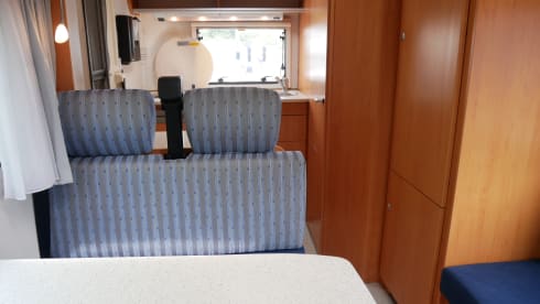 Hymer Alcove Sleeps 5, Seats 5!!