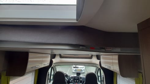 Spacious 4 person Challenger camper with queen bed