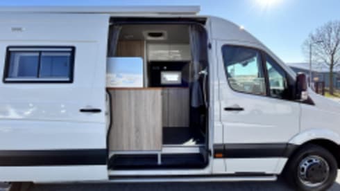 Joy Ride – 2p Volkswagen Crafter from 2010