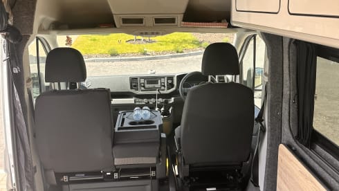 Big Easy – Stunning 4 Berth Custom VW Crafter (2024)
