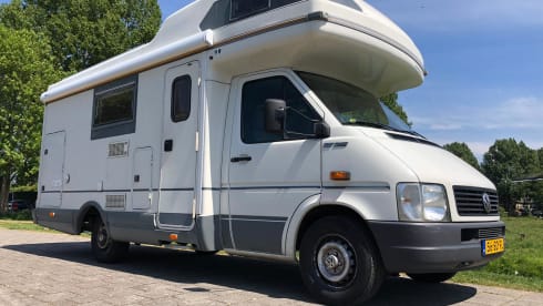 Very neat, reliable, well-maintained 6-person family camper