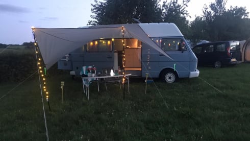 Nice Volkswagen bus camper, ready for adventure!