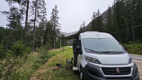 Tova – Camper van for adventure trips.