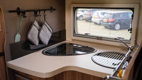 Luxe  4p camper – 4p Ford semi-integrated uit 2015