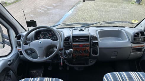 Huisbus  – 3p Dethleffs semi-integrated from 2006