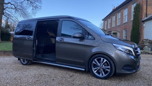 Woody – 2 berth Mercedes-Benz bus from 2018