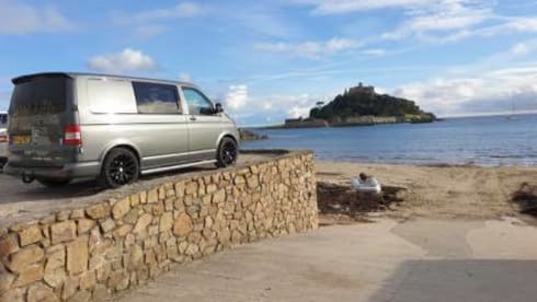 Arnold – "Arnie" T5 Volkswagen 2 Birth Campervan (5 Seater Fully Insured)