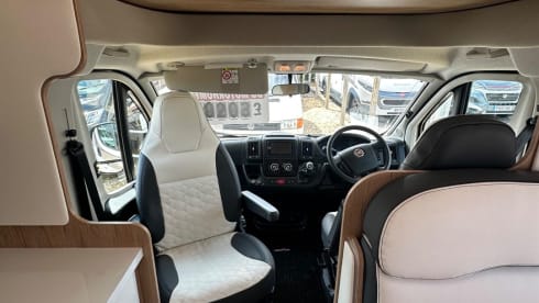 BRYONY – 6 berth Roller Team auto roller 746 