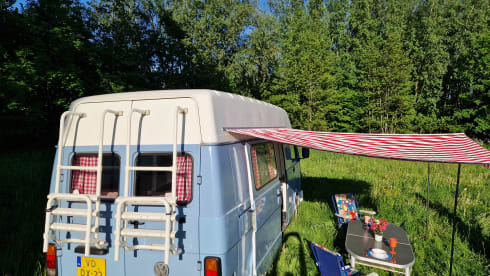 Nice Volkswagen bus camper, ready for adventure!