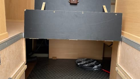 Eura Mobil – Spacious, 6-person family camper from 2003