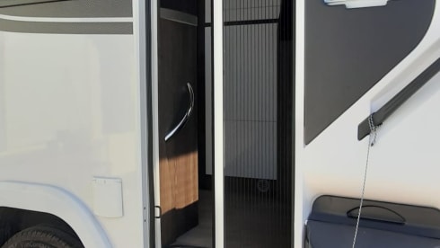 Enya – 4p Benimar semi-integrated uit 2024