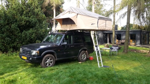 Land Rover Discovery with roof tent!