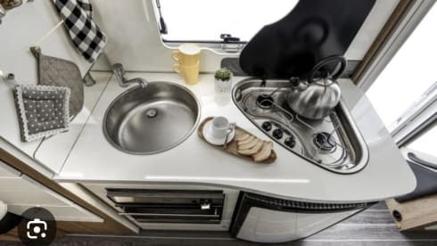 Wilderness – Équipe Roller 690 Auto 6 couchettes