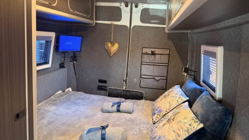 Marge – Campervan met 3 slaapplaatsen, volledig zelfvoorzienend. 