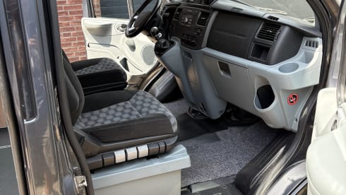 Ford-Campingbus für 4 Personen, Baujahr 2010