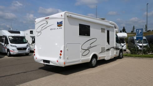 McLouis Sovereign 78 – Very luxurious, modern 5-person camper, freedom with real comfort