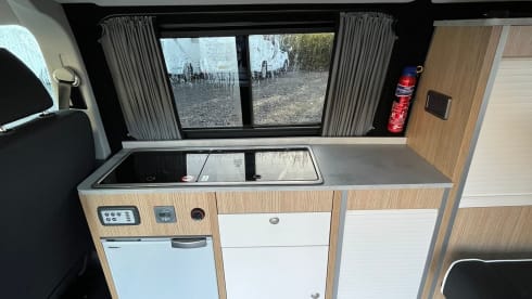 YT72KEJ NOMAD –  4 Berth Nomad Camper Romford -Romford
