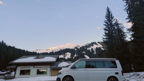 Volkswagen California a 4 posti dal 2023 (allestimento full optional)