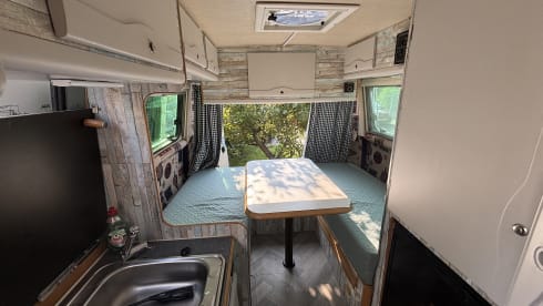Billie – 2p Peugeot bus from 2000