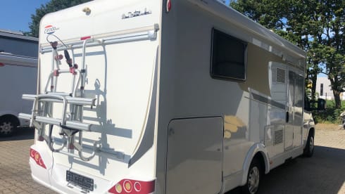 Bennie – Fiat Ducato Carado T449 with queen bed