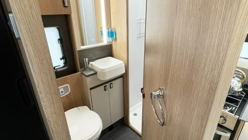 Skye – Auto-Trail 620S (2025) 2-Personen-Wohnmobil mit Automatikgetriebe - Vollkaskoversicherung